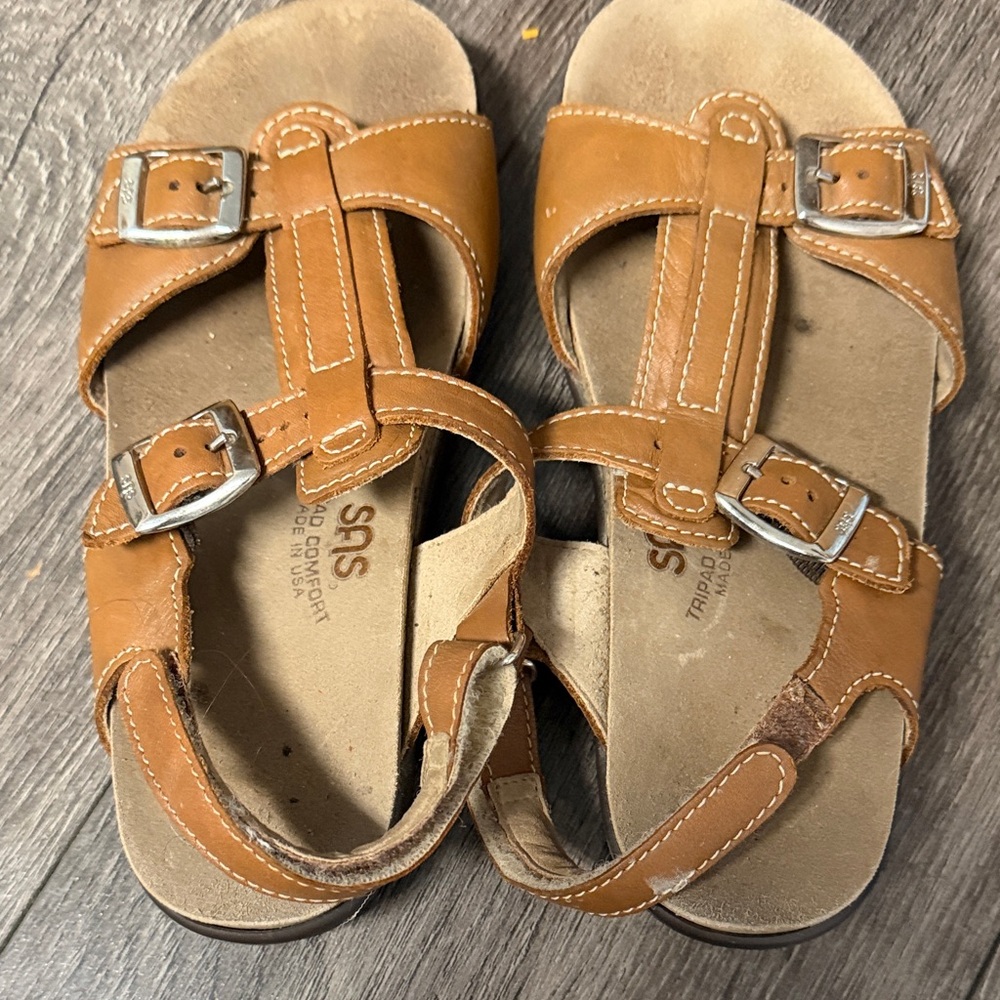 SAS Womans Tan Leather Double-Buckle T-Strap Sandals